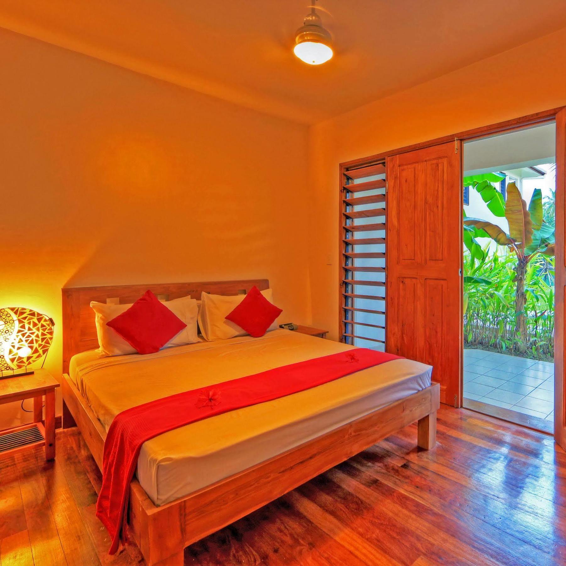 Tropicana Lagoon Apartments ポートビラ エクステリア 写真