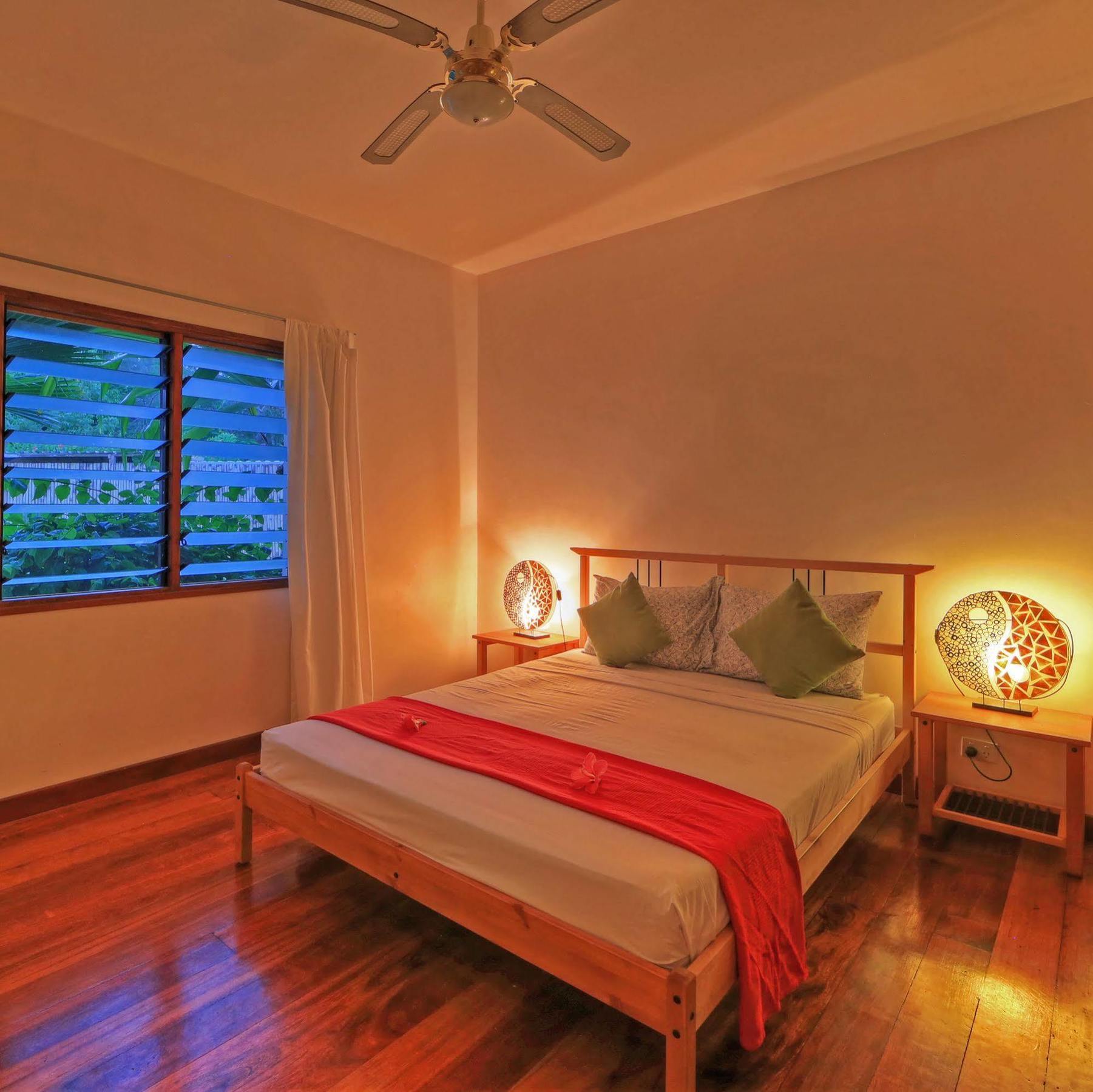 Tropicana Lagoon Apartments ポートビラ エクステリア 写真